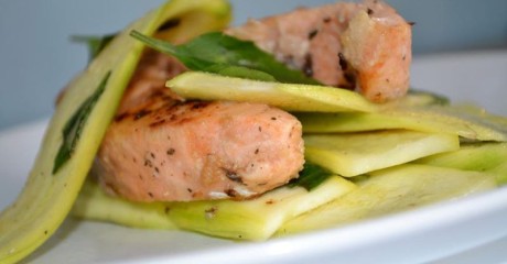 СЬОМГА НА СКАРА И МАРИНОВАНИ ТИКВИЧКИ