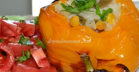 пълнени чушки с ориз, царевица и маслини