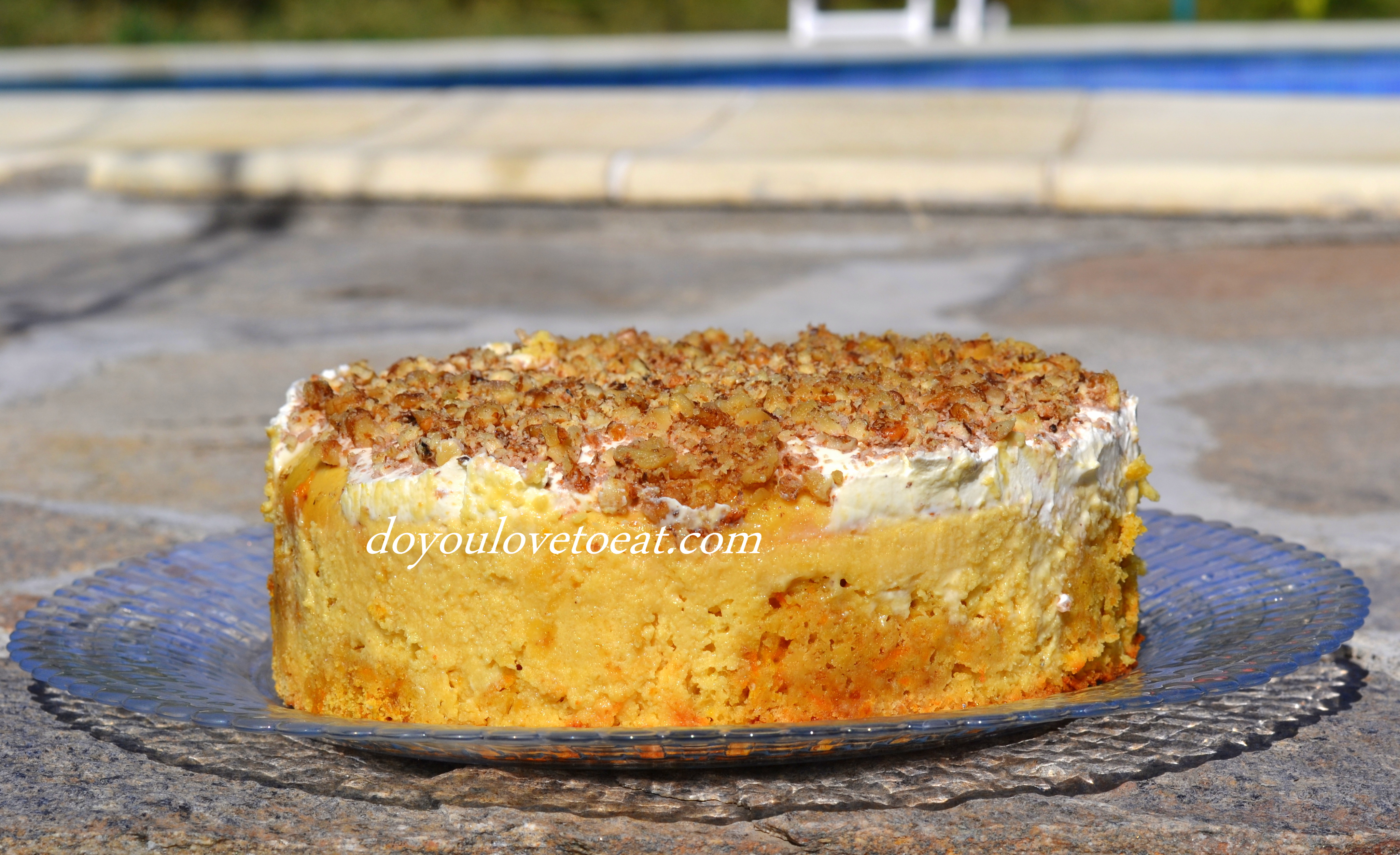 Чийзкейк с моркови, сметана и орехи