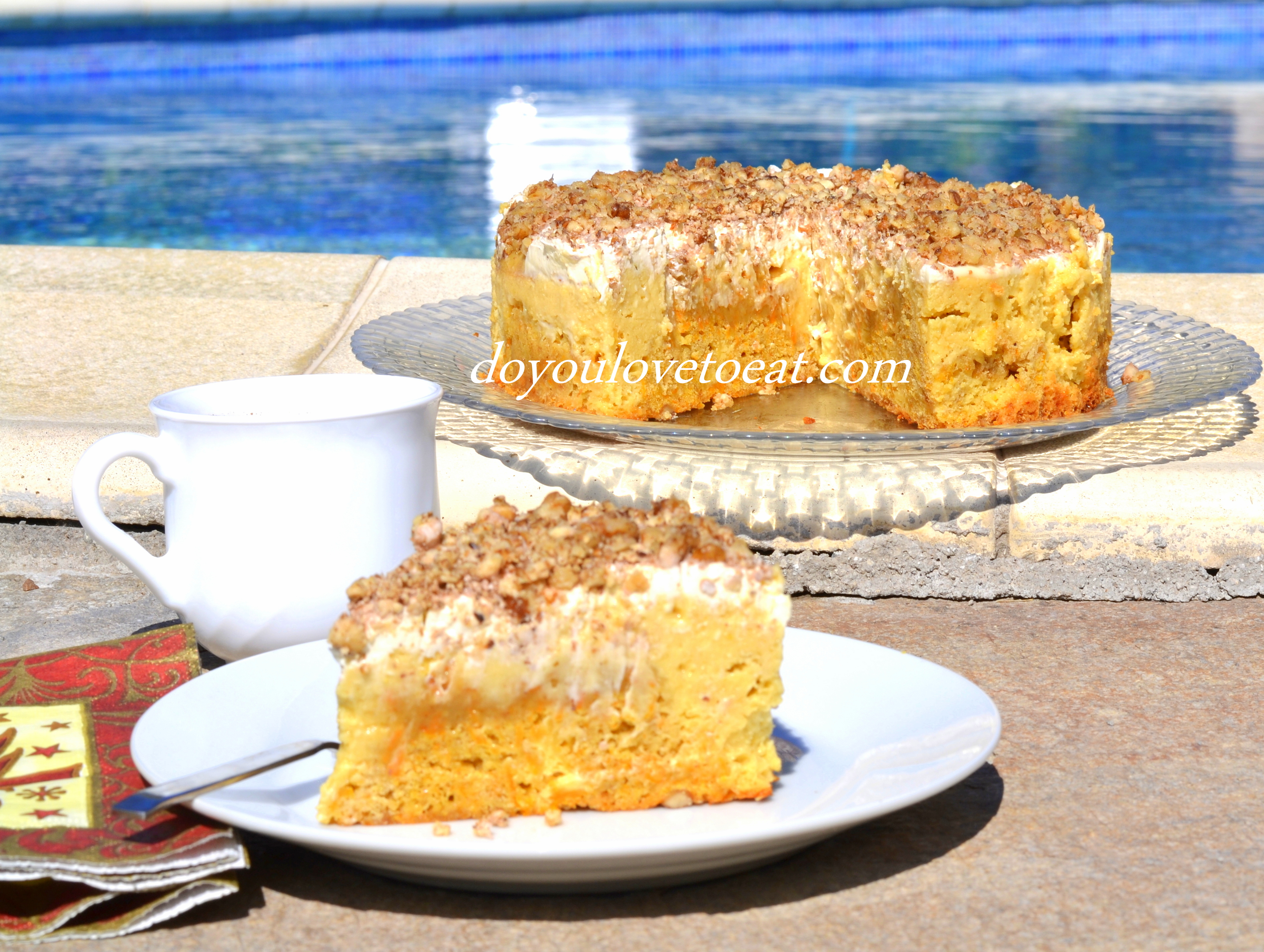 Чийзкейк с моркови, сметана и орехи