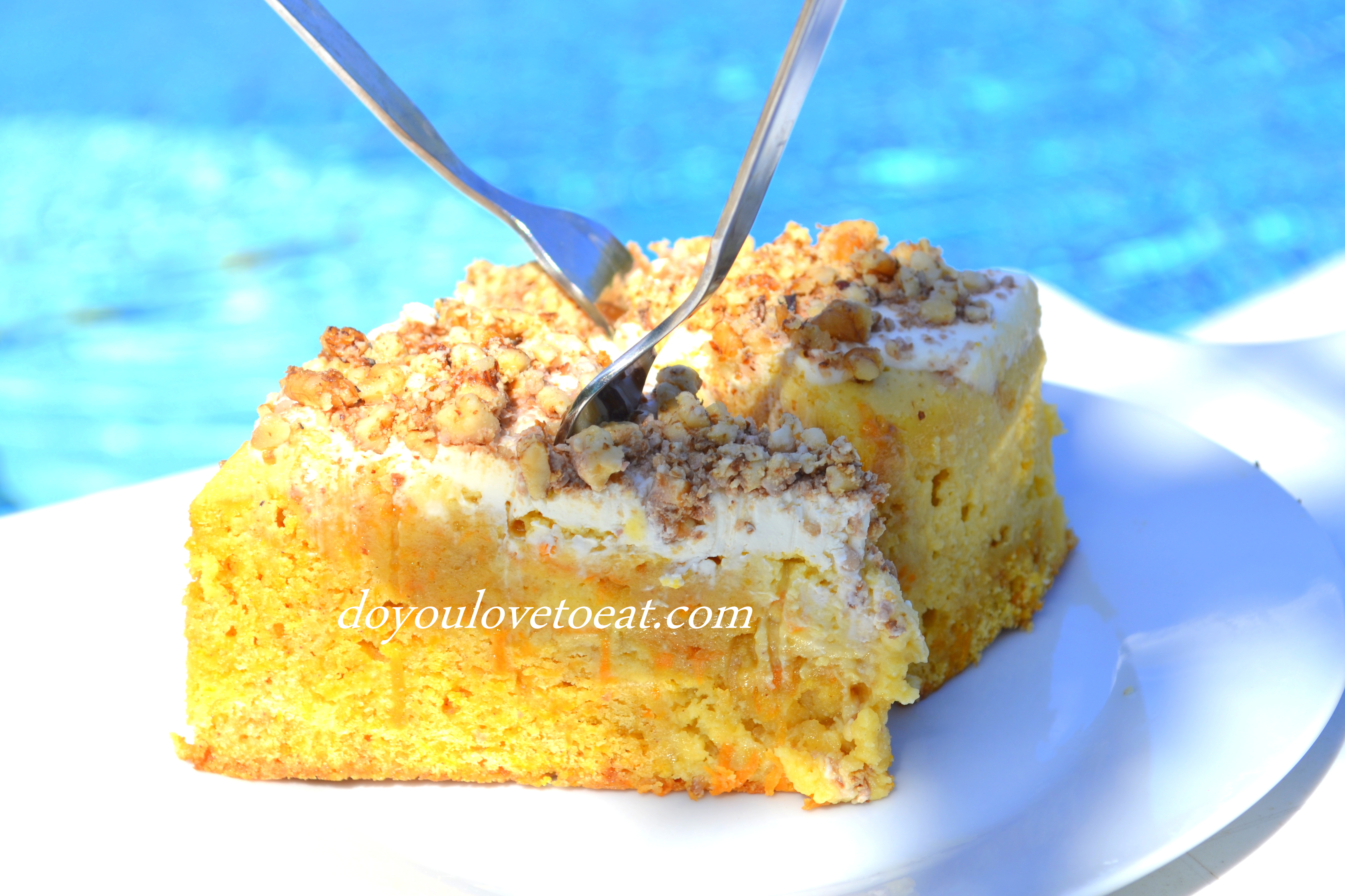 Чийзкейк с моркови, сметана и орехи